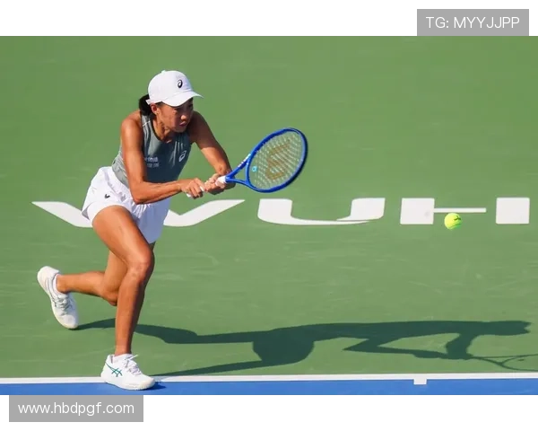 新兴网球明星崛起 年轻选手展现惊人实力引发赛场热议 新兴网球明星崛起 年轻选手展现惊人实力引发赛场热议