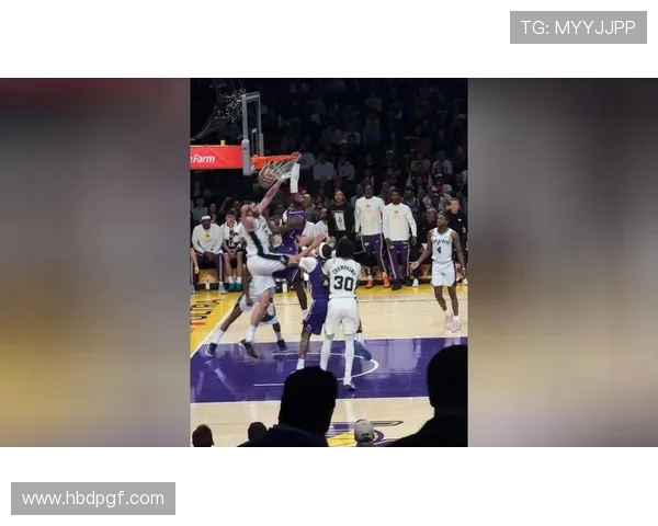 湖人末节逆转激战再掀主场高潮詹姆斯关键时刻强势引爆激情全场氛围 湖人末节逆转激战再掀主场高潮詹姆斯关键时刻强势引爆激情全场氛围